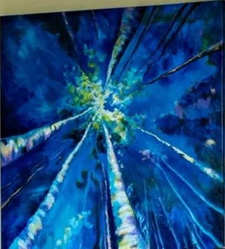 Schilderij van blauwe boomkruinen, van onderen gezien