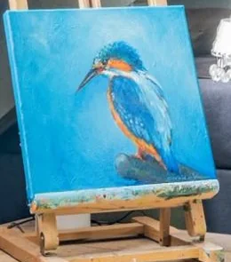 Schilderij van een ijsvogel op een tak, op een ezel